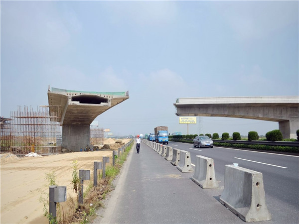 河北上跨铁路平面转体市政桥梁